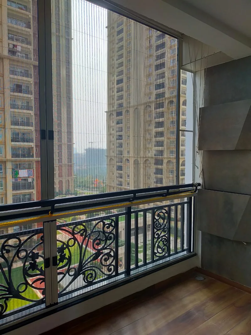 Balcony screen, side view